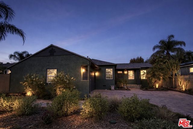 19021 Erwin Street, Tarzana (los Angeles), CA 91335