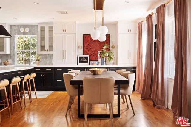 19021 Erwin Street, Tarzana (los Angeles), CA 91335