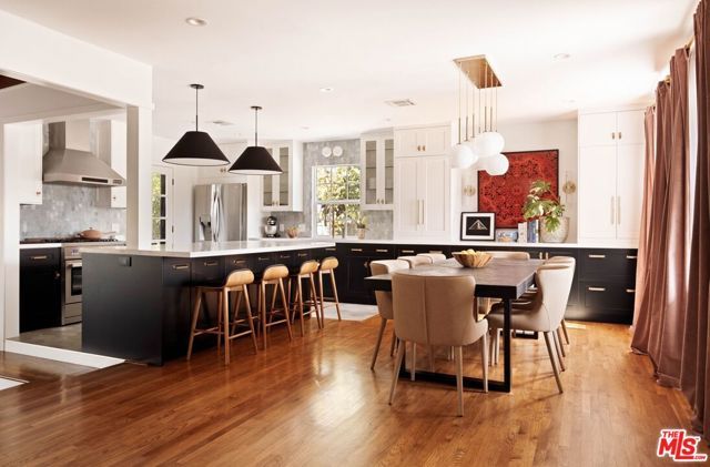 19021 Erwin Street, Tarzana (los Angeles), CA 91335