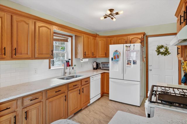 22092 Clear Lake Road, Pennfield Charter Township, MI 49014