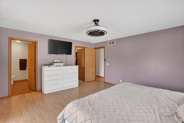 22092 Clear Lake Road, Pennfield Charter Township, MI 49014