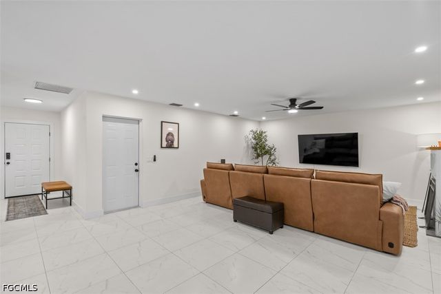 14725 Kimberly LN, Fort Myers, FL 33908