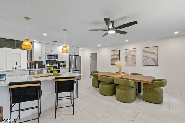 14725 Kimberly LN, Fort Myers, FL 33908