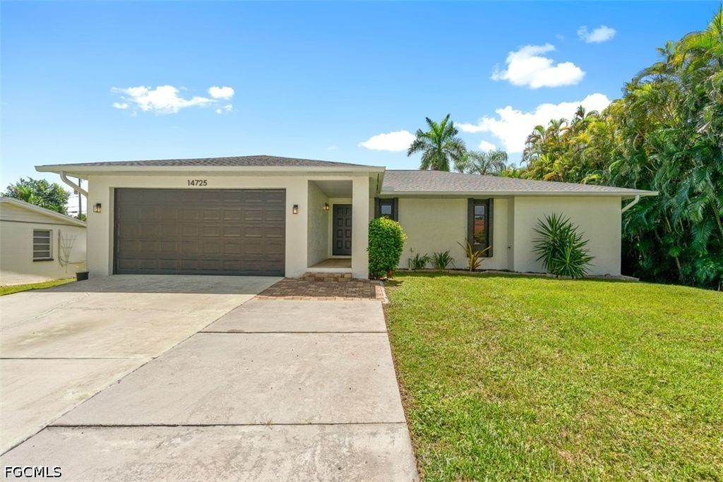 14725 Kimberly LN, Fort Myers, FL 33908