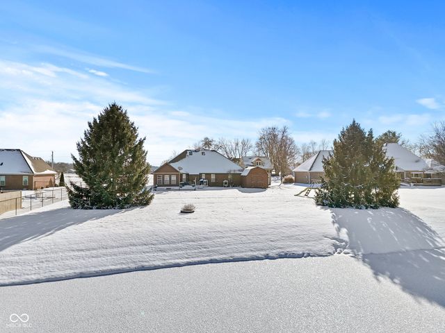 5624 W Stinemyer Road, New Palestine, IN 46163