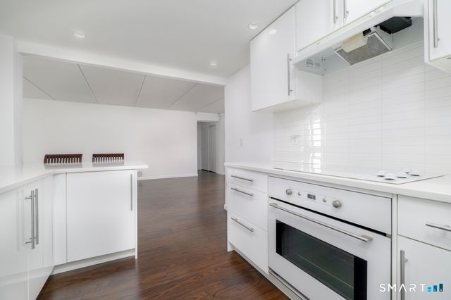 143 Hoyt Street APT 3K, Stamford, CT 06905