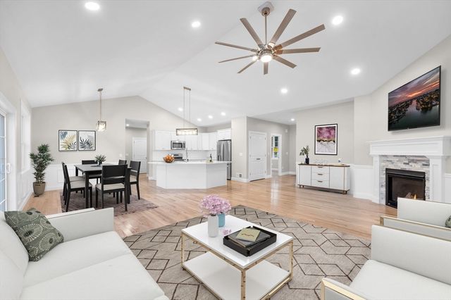 15 High Bluff, Belchertown, MA 01007