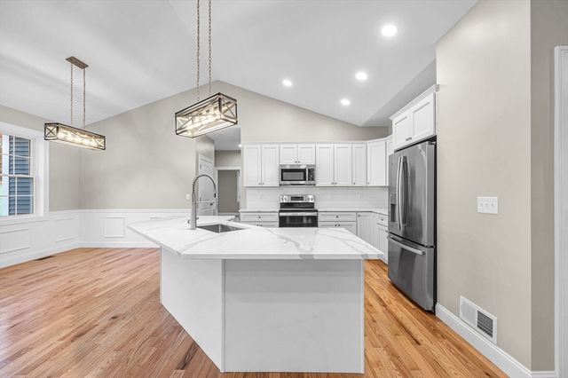 15 High Bluff, Belchertown, MA 01007
