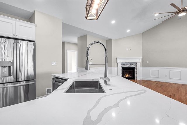 15 High Bluff, Belchertown, MA 01007