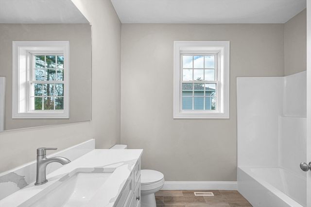 15 High Bluff, Belchertown, MA 01007