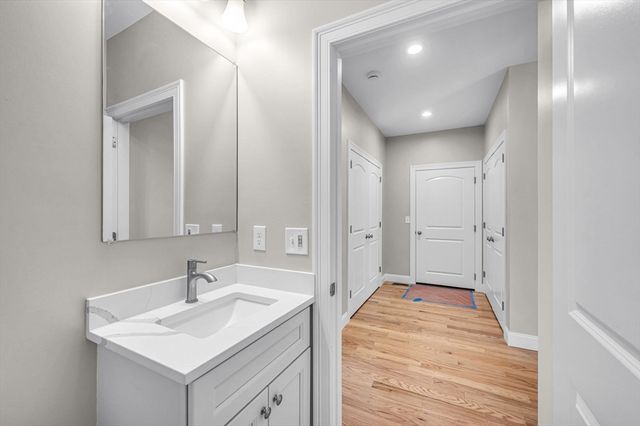 15 High Bluff, Belchertown, MA 01007