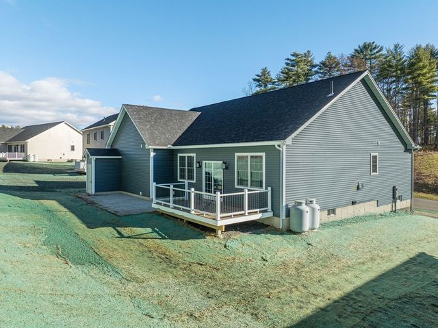 15 High Bluff, Belchertown, MA 01007