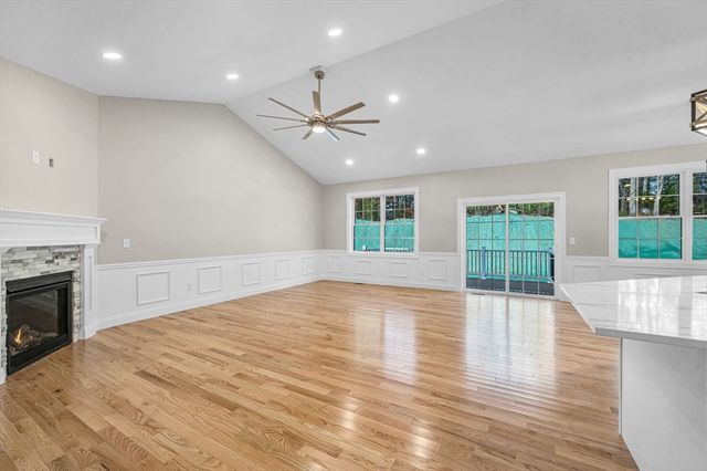 15 High Bluff, Belchertown, MA 01007