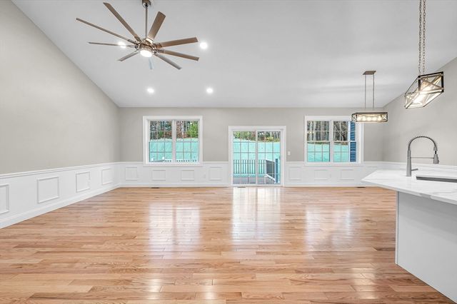 15 High Bluff, Belchertown, MA 01007