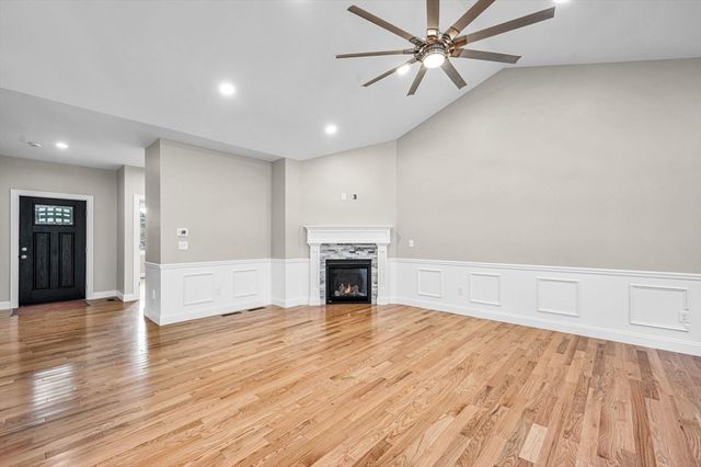 15 High Bluff, Belchertown, MA 01007