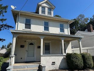 61 Nassau Avenue 2nd Fl, Glen Cove, NY 11542