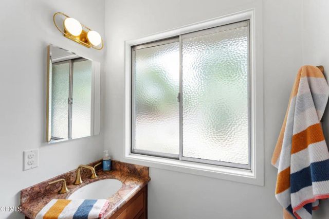 2046 Los Encinos Road, Ojai, CA 93023