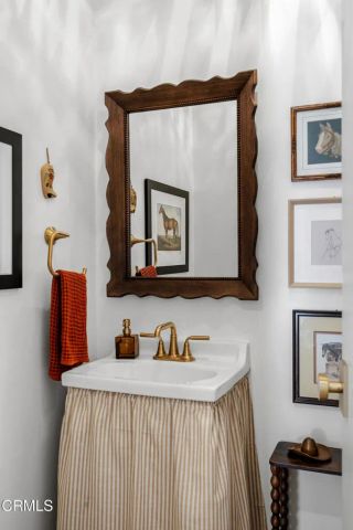 2046 Los Encinos Road, Ojai, CA 93023