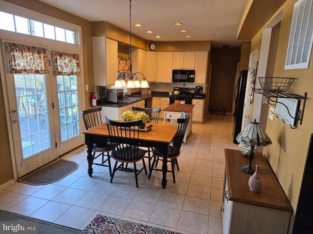 12 ARDMORE DR, Bordentown, NJ 08505