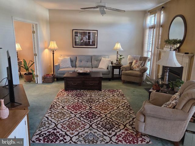 12 ARDMORE DR, Bordentown, NJ 08505