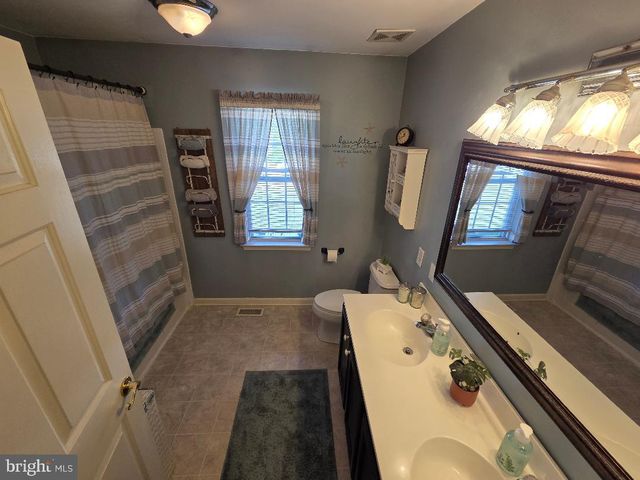 12 ARDMORE DR, Bordentown, NJ 08505