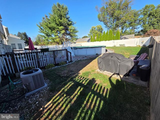 12 ARDMORE DR, Bordentown, NJ 08505
