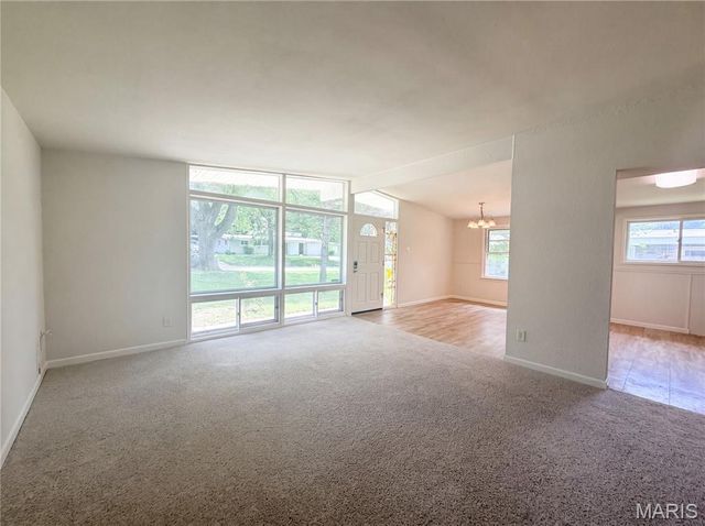 1015 Robinwood Drive, Florissant, MO 63033