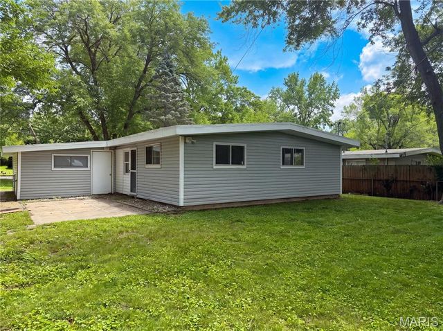 1015 Robinwood Drive, Florissant, MO 63033