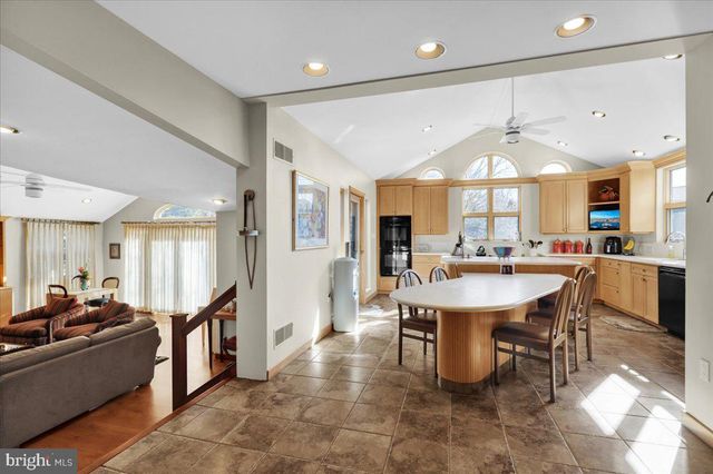 15 COURTLEIGH PL, Reading, PA 19606