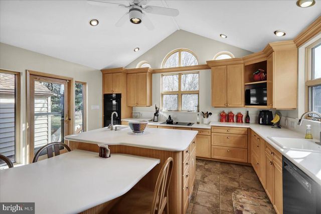 15 COURTLEIGH PL, Reading, PA 19606