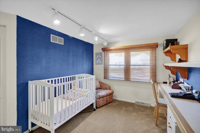 15 COURTLEIGH PL, Reading, PA 19606