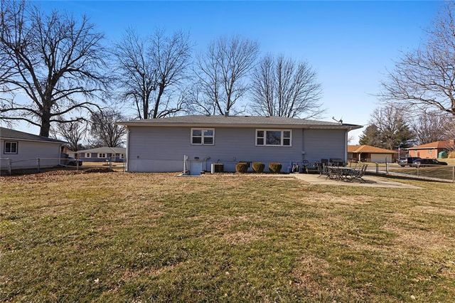 3309 Mueller Lane, St Joseph, MO 64506