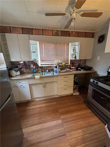 900 Hillsboro, Sheraden, PA 15204