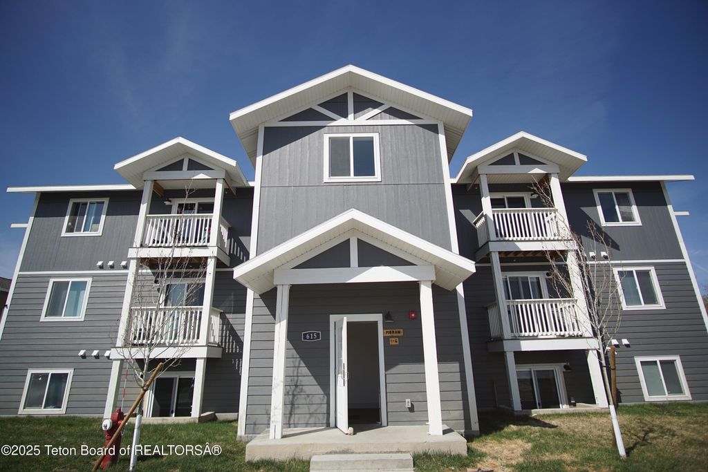 392 CLUBMOSS Lane, Driggs, ID 83422 photo 3