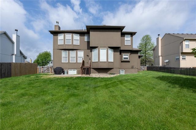 20847 Barker Road, Spring Hill, KS 66083