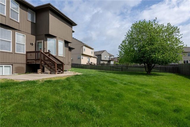 20847 Barker Road, Spring Hill, KS 66083
