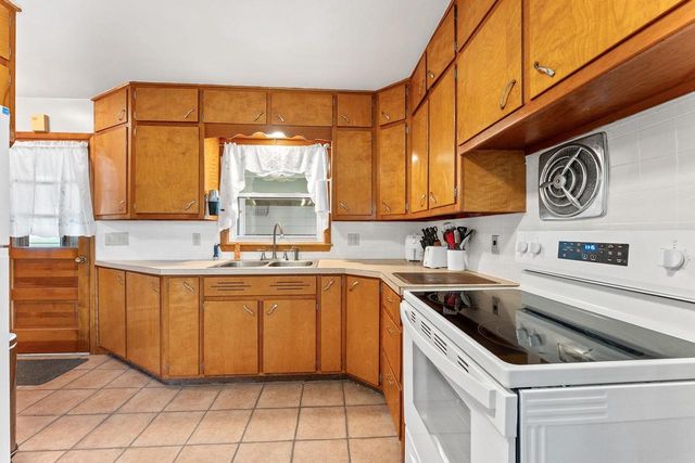 1001 Dewitt Street, Portage, WI 53901