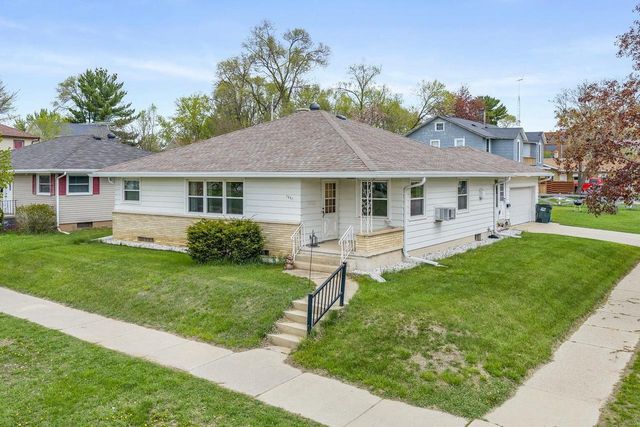 1001 Dewitt Street, Portage, WI 53901