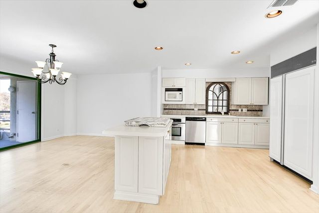 7131 N Caldwell Avenue 4S, Chicago, IL 60646