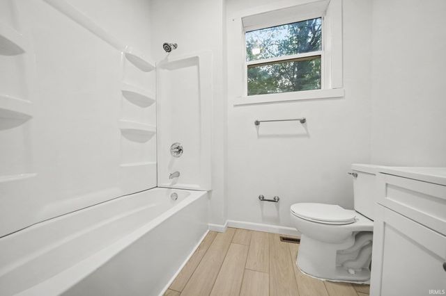 54470 Avalon Drive, South Bend, IN 46628