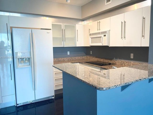 335 BISCAYNE BL 4200, Miami, FL 33131