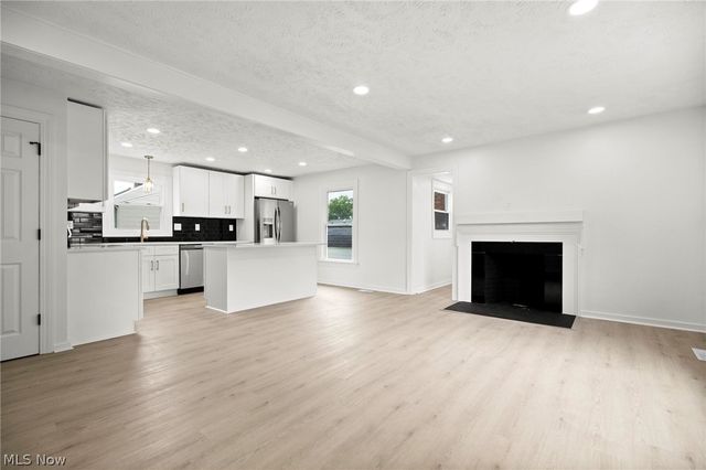 191 E Martin Street, Amherst, OH 44001