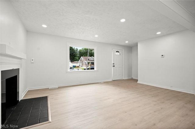 191 E Martin Street, Amherst, OH 44001