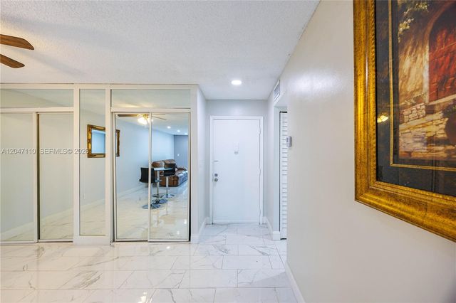 8100 SW 24th Street 309, North Lauderdale, FL 33068