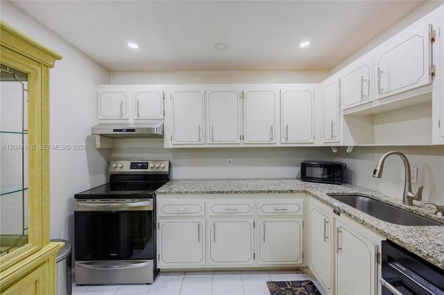 8100 SW 24th Street 309, North Lauderdale, FL 33068