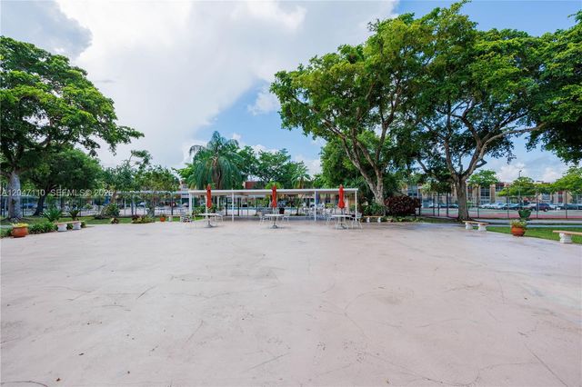 8100 SW 24th Street 309, North Lauderdale, FL 33068