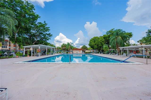 8100 SW 24th Street 309, North Lauderdale, FL 33068