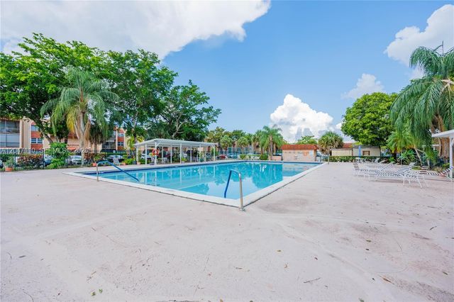 8100 SW 24th Street 309, North Lauderdale, FL 33068