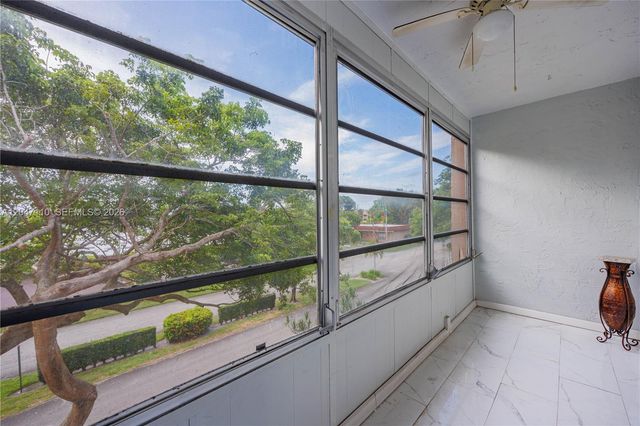 8100 SW 24th Street 309, North Lauderdale, FL 33068