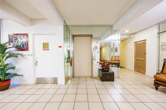 8100 SW 24th Street 309, North Lauderdale, FL 33068